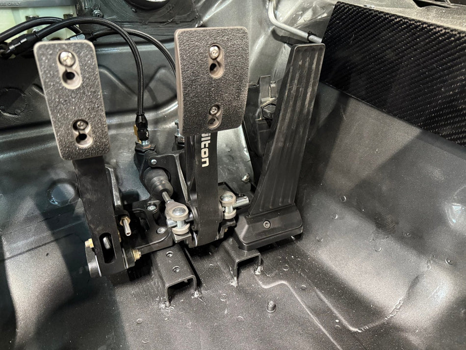 Throttle pedal mount bracket for TILTON 600 pedalbox