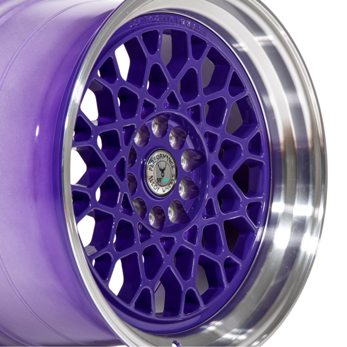 Llanta 59°North D-008 18x11" 5x114.3/120 ET8 morado brillo con labio pulido