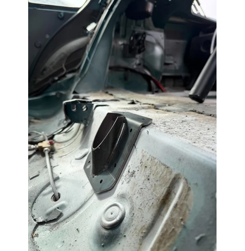 Refuerzo interior anclajes subchasis BMW E36