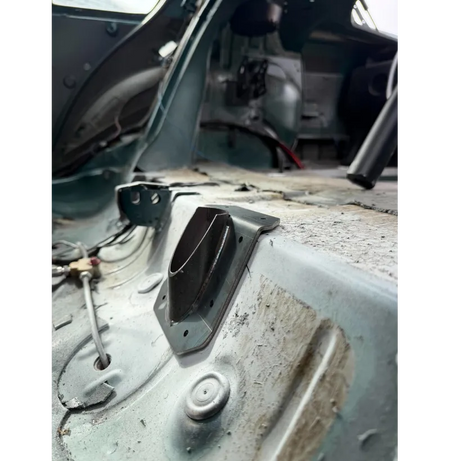 Refuerzo interior anclajes subchasis BMW E36