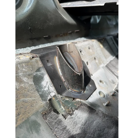 Refuerzo interior anclajes subchasis BMW E46