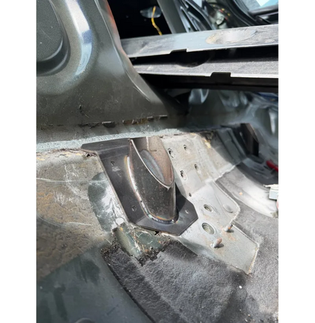 Refuerzo interior anclajes subchasis BMW E46