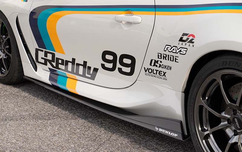 Faldón lateral GReddy × Voltex de carbono para GR86 y BRZ