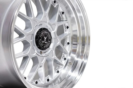 Llanta 59°North D-010 18x9" 5x114.3/120 ET25 plata con labio pulido
