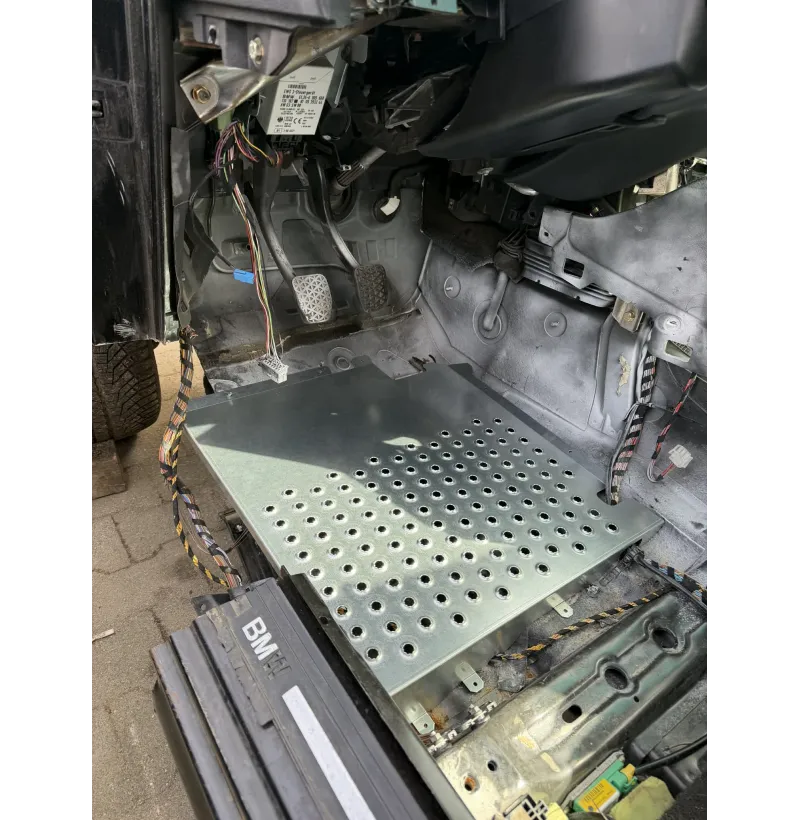 Suelo plano de acero negro BMW E39