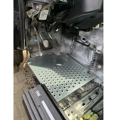Suelo plano de acero negro BMW E39